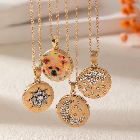 Collar con Colgante de Relicario Redondo de Cobre Bañado en Oro de 18K Vintage Con Luna Estrella Perro de Diamantes de Imitación Joyería para Mujer