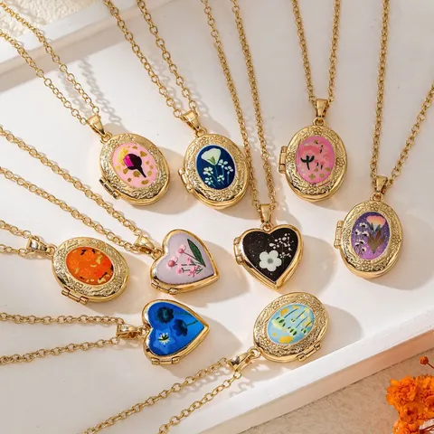 Vintage Copper Floral Locket Necklace Opening Heart Oval Photo Frame Elegant Botanical Flower Pendant Necklace For Women