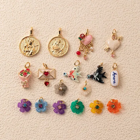 Vintage Kupfer Vergoldete Blumen Herz Vogel Charms Anhänger Für Schmuckherstellung Strass Emaille Harz DIY Halskette Armband Zubehör