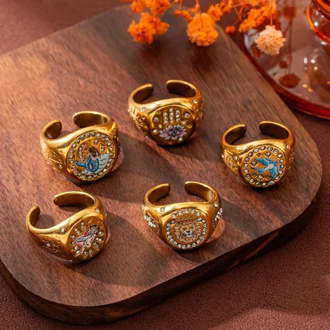 Anello Aperto in Acciaio Inossidabile Placcato Oro Vintage per Donna Smalto Dipinto Leone Sirena Mano di Fatima Strass