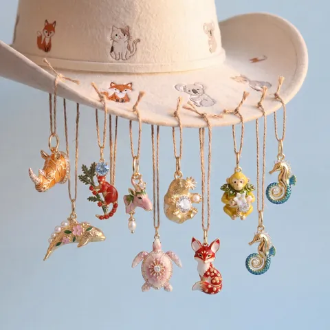 Luxury Animal Enamel Copper Pendant For Women Seahorse Monkey Fox Unicorn Turtle Rhino Gold Plated Rhinestone Jewelry Accessory