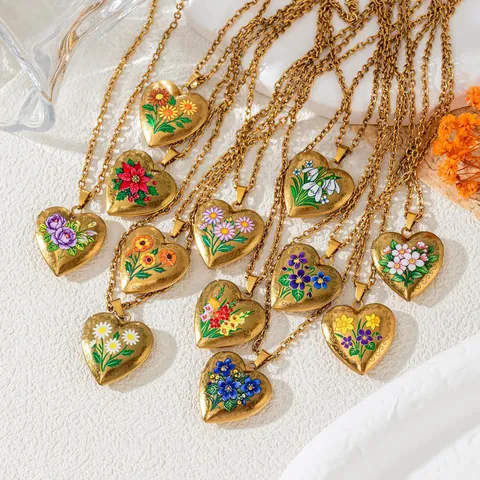 Stainless Steel 18K Gold Plated Heart Locket Birth Month Flower Pendant Necklace For Women Vintage Floral Jewelry Gift