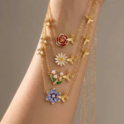 European Style Copper Birth Flower Pendant Necklace For Women Luxury Gold Plated Rhinestone Butterfly Enamel Floral Necklace Jewelry