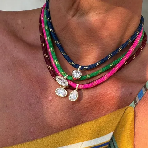 Collier Ras du Cou Vintage en Ruban de Fil Doré Pour Femmes Pendentif en Zirconia en Acier Inoxydable Bijoux Réglables