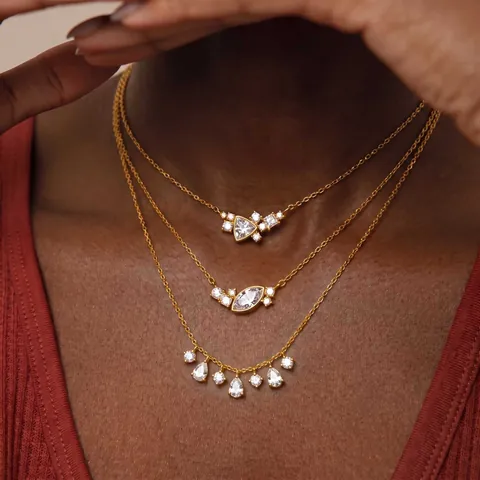 Leichter Luxus Edelstahl Strass Lächeln Halskette Für Damen Vergoldet Marquise Dreieck Wassertropfen Quaste Anhänger Schmuck