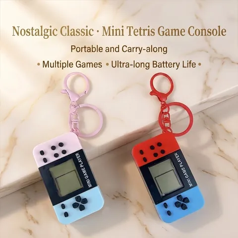 Mini Retro Game Console Keychain ABS Zinc Alloy Portable Electronic Toy Handheld Game Player Keychain Nostalgic Gift Bag Decor