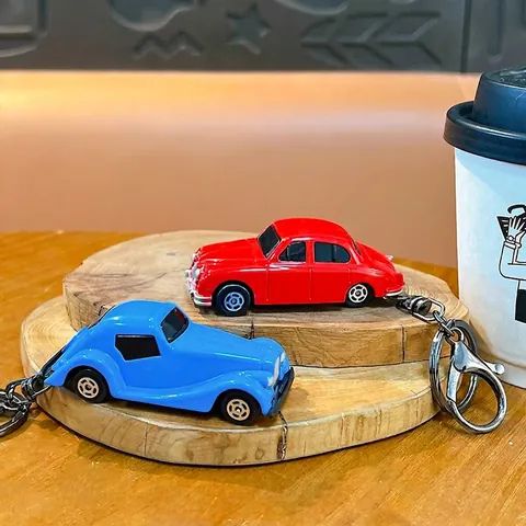 Creative Alloy Beetle Car Keychain Vintage Mini Model Car Bag Hanging Charm Toy For Student Gift