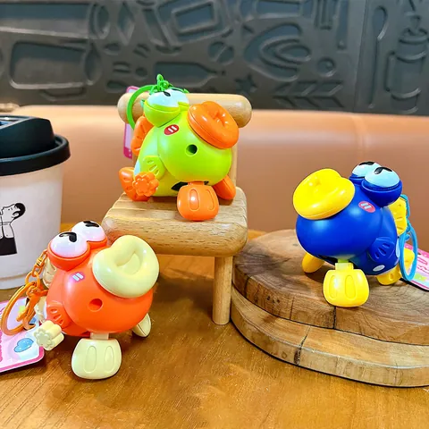 Creative Wind-up Jumping Clownfish Keychain Cute Stress Relief Mechanical Toy Fish Pendant For Backpack Decoration Gift