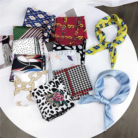 Pañuelo Cuadrado Pequeño para Mujer Estampado de Satén Tacto Seda Bufanda de Cuello Moda Floral Leopardo Geométrico Diadema Decorativa Profesional