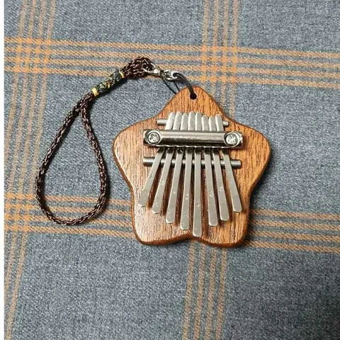 Mini 8 Tasten Kalimba Daumenklavier Massivholz Tragbares Musikinstrument Für Anfänger Herz Bär Totoro Form Geschenk