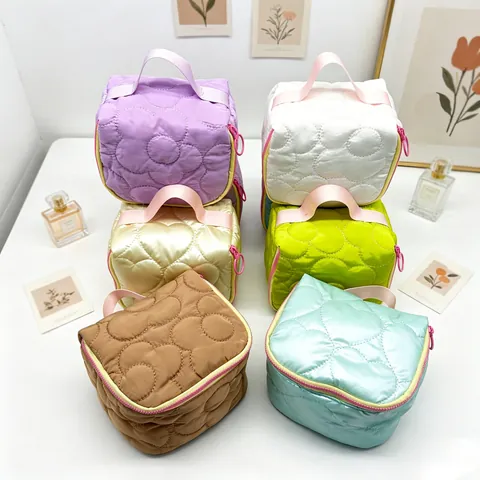 Bolsa de Cosméticos Coreana Acolchada Corazón Flor Portátil Organizador de Aseo de Viaje Estuche de Maquillaje Colores Macarrón Linda Bolsa de Almacenamiento Regalo Mujer
