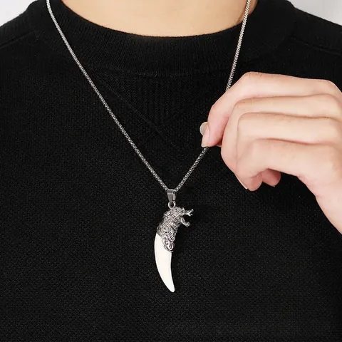 Collier Pendentif Dent de Loup Vintage en Acier Inoxydable pour Hommes Tête de Loup Punk Rétro Chaîne de Pull Longue Bijoux