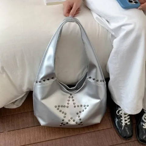 Bolso Hobo de Moda Punk con Remaches de Estrella para Mujer Gran Capacidad de Cuero PU Brillante Bolso de Hombro Vintage Tote Handbag para Diario