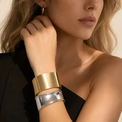Bracciale Rigido Largo In Acciaio Al Titanio Placcato Oro 18K Minimalista Finitura A Specchio Spazzolata Gioielli Di Moda Per Donna