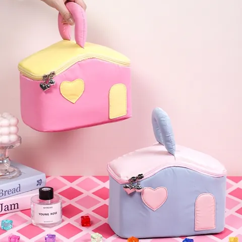 House Shaped Makeup Bag Large Capacity Portable Travel Toiletry Case Quilted Polyester Cute Heart Zipper Storage Bag For Women
