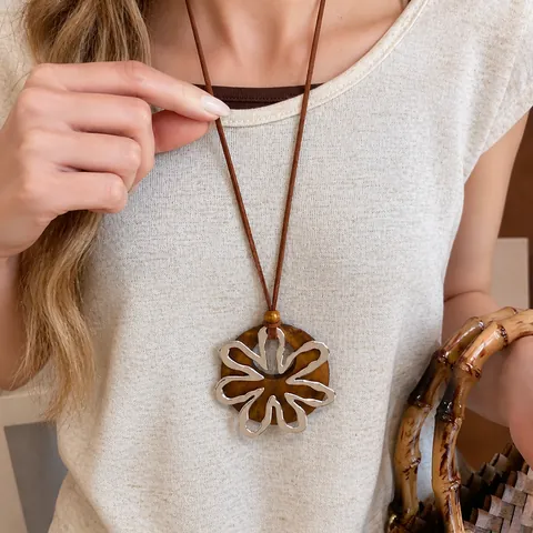 Collar con Colgante de Flor de Aleación de Madera Redonda de Estilo Coreano Cadena de Suéter de Cuerda de Terciopelo Largo de Moda para Regalo de Joyería de Mujer