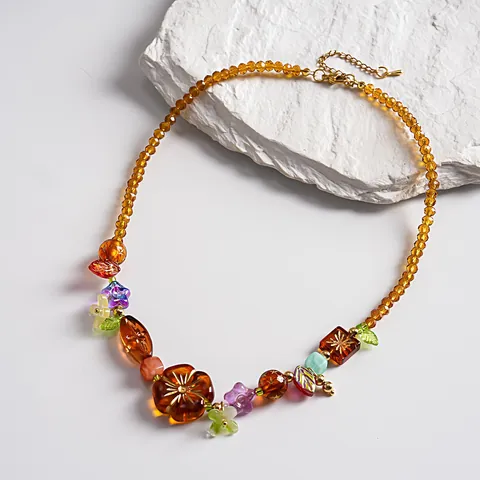 Collier Pendentif Fleur en Perles d'Acrylique Vintage pour Femmes Fait à la Main Esthétique Colorée Ras du Cou Bijoux