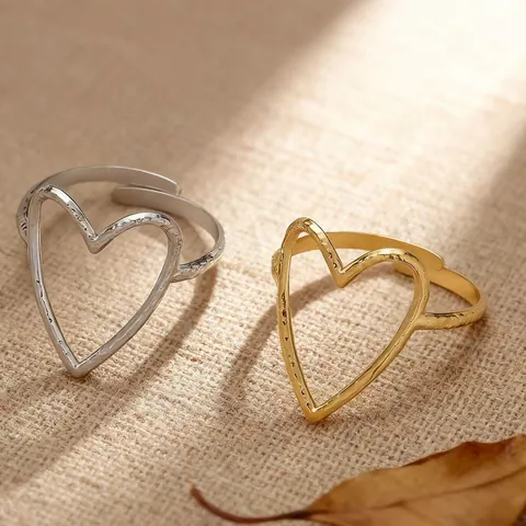 Bague Cœur Creux Réglable en Acier Titane Avec Texture Martelée Bijoux de Mode Minimalistes pour Femmes Bague Ouverte Style Froid