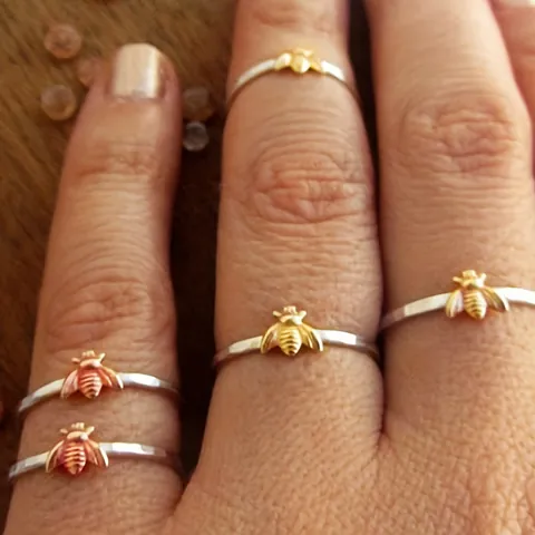 Damen Süße Tier Honigbiene Legierung Ring Gold Roségold Zweifarbig Gehämmerte Textur Minimalistischer Europäischer Modeschmuck Geschenk