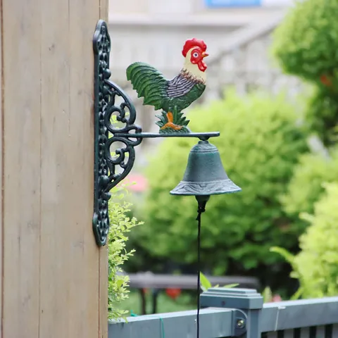 American Rustic Style Cast Iron Rooster Doorbell Hand-Shaken Retro Hanging Metal Bell Wall Decoration For Garden Courtyard