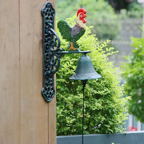 American Rustic Style Cast Iron Rooster Doorbell Hand-Shaken Retro Hanging Metal Bell Wall Decoration For Garden Courtyard