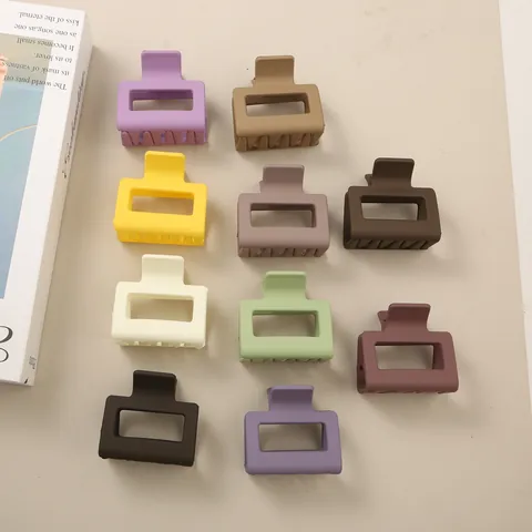 Square Matte Plastic Hair Claw Clip For Women Geometric Hollow Non Slip Shark Clip Elegant Commuting Hair Accessories