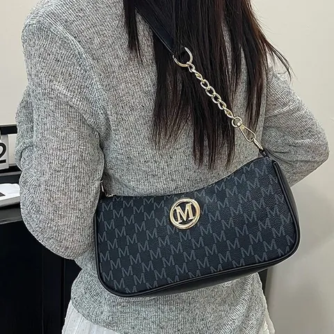 Borsa Sottobraccio a Mezzaluna in Pelle PU da Donna alla Moda con Stampa Monogramma a Lettera M Borsa a Tracolla Vintage con Fibbia a Catena in Metallo