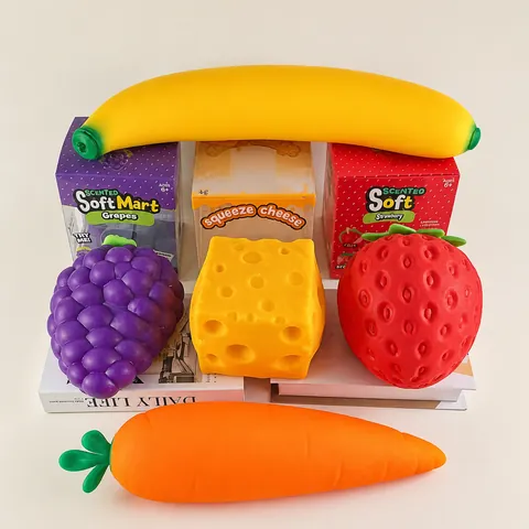 Simulatie Fruit Squishy Speelgoed TPR Traag Herstellend Aardbei Druif Banaan Wortel Kaas Stressverlichtend Speelgoed Voor Kinderen En Volwassenen