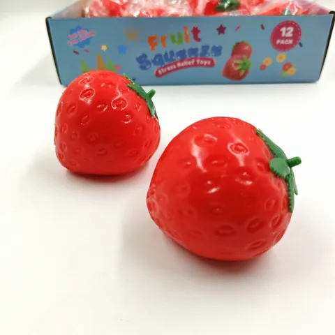 Giocattolo Fragola Squishy Realistico in TPR Morbido a Rimbalzo Lento Sfera Antistress alla Frutta per Bambini Adulti Ufficio