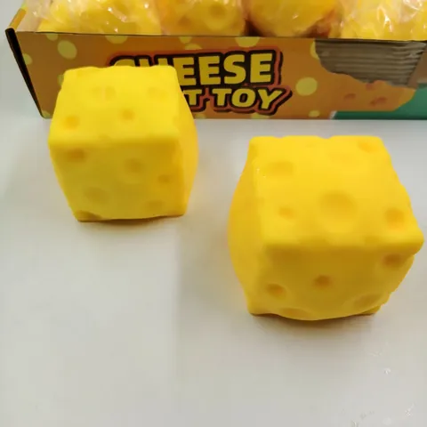 Jouet Squishy Bloc de Fromage Réaliste Jaune Soulagement du Stress Jouet Alimentaire à Presser pour Adultes et Enfants Rebond Lent Jouet Fidget Nouveauté Cadeau