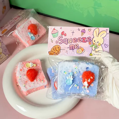 Simulatie Aardbei Toast Squishy Speelgoed Langzame Terugslag Stressverlichting TPR Voedselmodel Knijpspeelgoed Cadeau