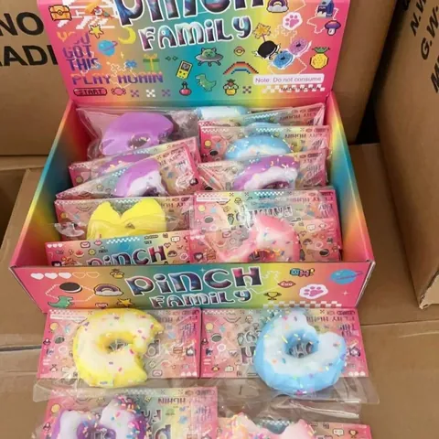 Jouet Squishy Donut Réaliste Simulation Nourriture Anti-stress Matériau TPR Desserts Créatifs Pinch Toy pour Bureau Détente