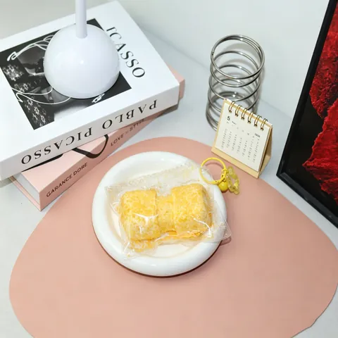 Jouet Squishy en Forme de Gâteau de Riz en Silicone de Qualité Alimentaire Pendentif de Soulagement du Stress Simulation de Nourriture Fait Main Squishy Jaune