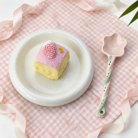 Jouet Anti-stress Squishy en Silicone Gâteau aux Fraises Rose Simulation Nourriture Rebond Lent Jouet Fidget pour Adultes Enfants Décor de Bureau