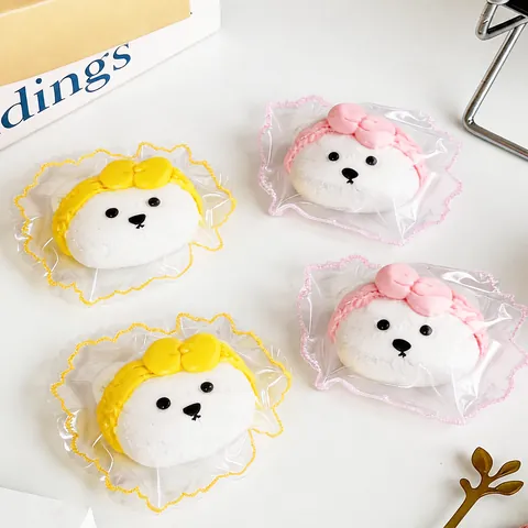 Jouet Squishy Tête d'Ours avec Nœud Papillon en Silicone de Qualité Alimentaire Anti-Stress Jouet à Presser Fait à la Main pour Enfants Adultes