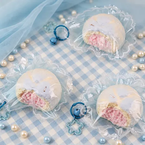 Jouet Squishy en Forme de Pain Mordillé en Silicone de Qualité Alimentaire à Rebond Lent Jouet Anti-stress Avec Décoration de Porte-clés