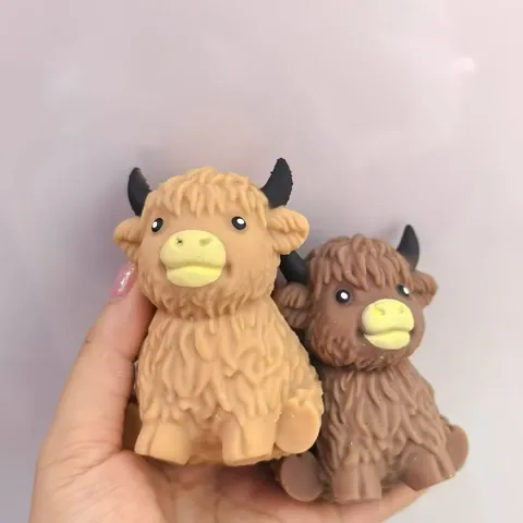 Highland Cow Squishy Maltose Stress Relief Toy TPR Soft Squeeze Sensory Toy With Glitter For Kids Adults Cartoon Animal Decor