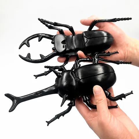Modello di Insetto di Simulazione di Grandi Dimensioni Coleottero Ercole Cervo Volante Giocattolo Sonoro Realistico in Plastica per Bambini