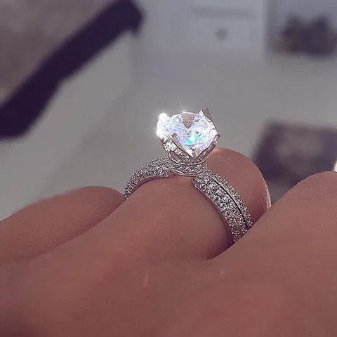 Vintage Luxurious Copper Rhinestone Engagement Ring For Women Round Brilliant Cut Full Diamond Anniversary Finger Ring