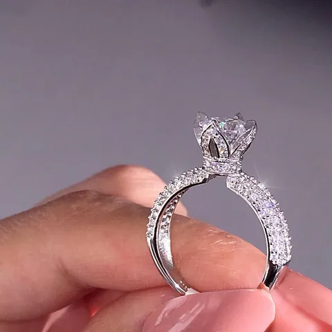 Vintage Luxurious Copper Rhinestone Engagement Ring For Women Round Brilliant Cut Full Diamond Anniversary Finger Ring