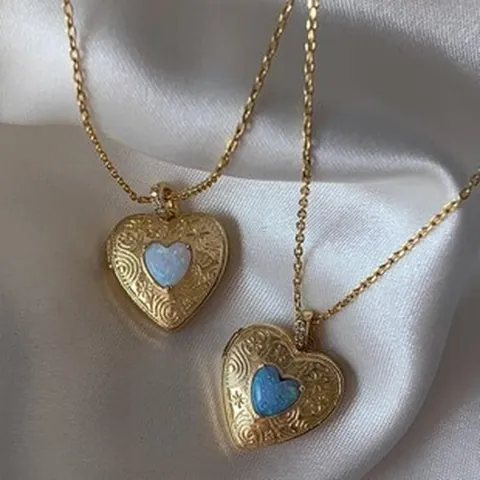 Collana Medaglione A Cuore E Busta Rame Placcato Oro Pendente Per Foto Apribile Opale Sintetico Rilievo Floreale