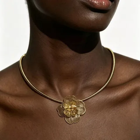 Collier Pendentif Fleur Ajourée en Cuivre pour Femmes Bijoux Déclaration Florale 3D Exagérés Chaîne Plaqué Or Argent