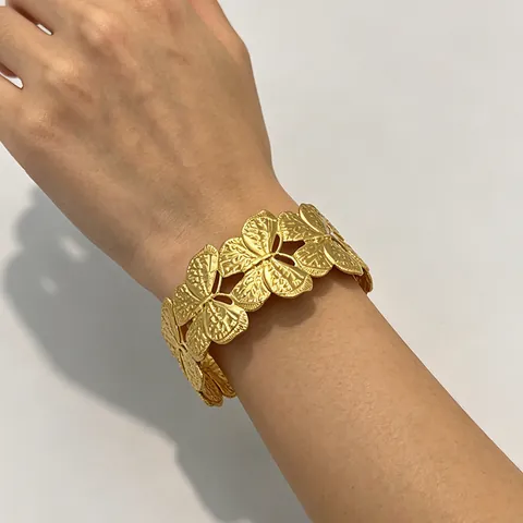 Vintage Edelstahl Blume Schmetterling Offene Armreifen Für Frauen Vergoldet Elegante Lotus Relief Mode Schmuck Verstellbarer Armreif