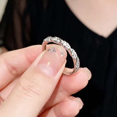 Zinklegering Strass Gedraaide Open Verstelbare Ring Voor Dames Zilveren Kleur Minimalistische Geometrische Ring Sieraden