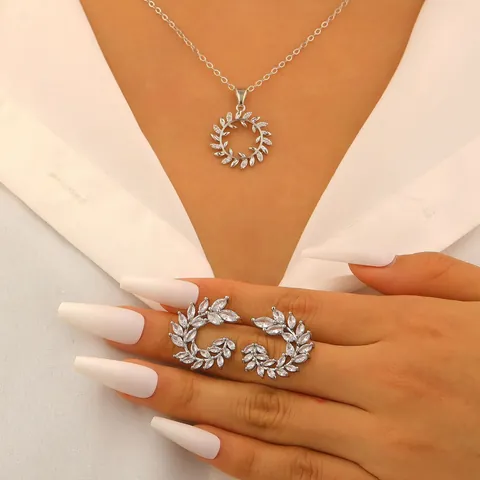 Fashion Copper Olive Leaf Pendant Necklace For Women Luxury Electroplated Rhinestone Jewelry For Wedding Prom Party Gift