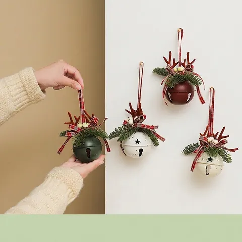 Ornamenti Appesi Di Natale Campana Di Metallo Ago Di Pino Artificiale Pigna Naturale Corna Di Renna Fiocco Decorazioni