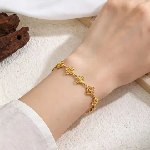 Elegantes Edelstahl Blumen Armband Für Damen 18K Vergoldet Hohl Vierblättriges Kleeblatt Gliederkette Luxusschmuck Geschenk