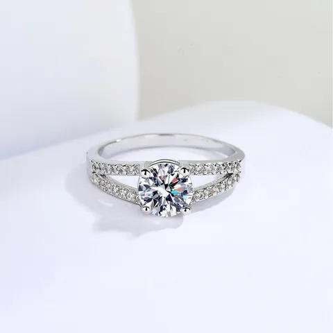 Bague Ouverte Réglable pour Femme en Cuivre Plaqué Platine avec Strass et Sertissage à Quatre Griffes Bijoux Mode