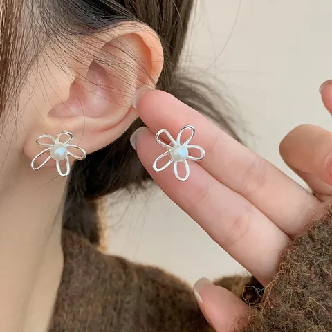 925 Sterling Silver Irregular Flower Artificial Pearl Stud Earrings Sweet Fresh Minimalist Floral Earrings For Women Fashion Jewelry
