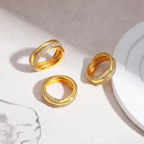 Bague Croisée en Cuivre Plaqué Or 18K avec Zirconia pour Femme Bijoux Anneau Éternité Multicouche Minimaliste avec Micro Pave CZ
